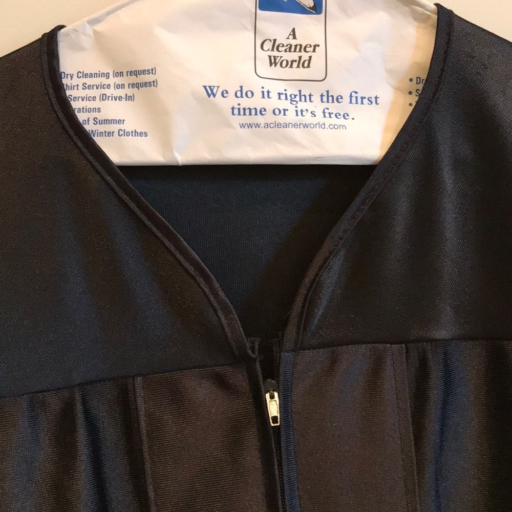 Graduation gown - Picture 3 of 3